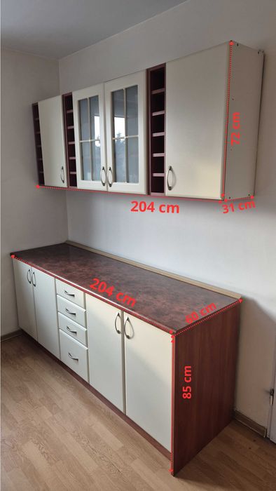 Meble kuchenne - kompletne z ladą i oświetleniem