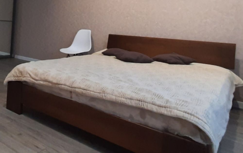 Продам кровать(ясень) + Матрас(Матролюкс) 140×190