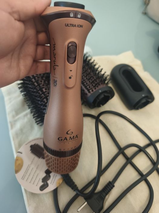 Escova secadora semi nova