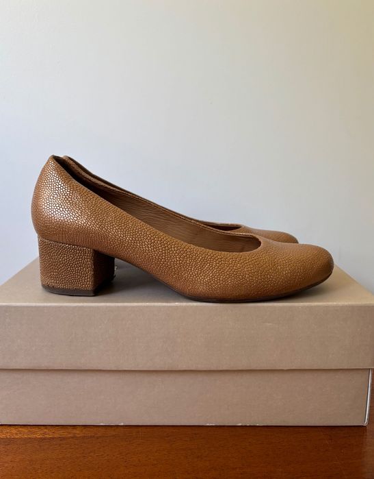 Sapatos de pele castanhos tamanho 37