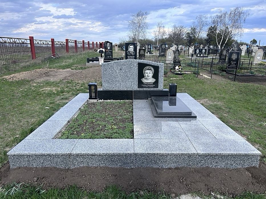 Готовий пам’ятник із граніту Одинарний пам’ятник