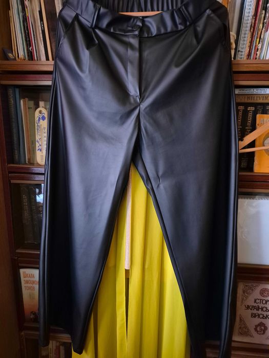 Чорні шкіряні штани палаццо із защипами НОВІ