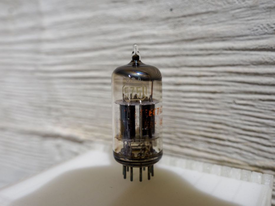 RCA NOS ECC83 / 12AX7 / 5751  Black Plate - Legenda