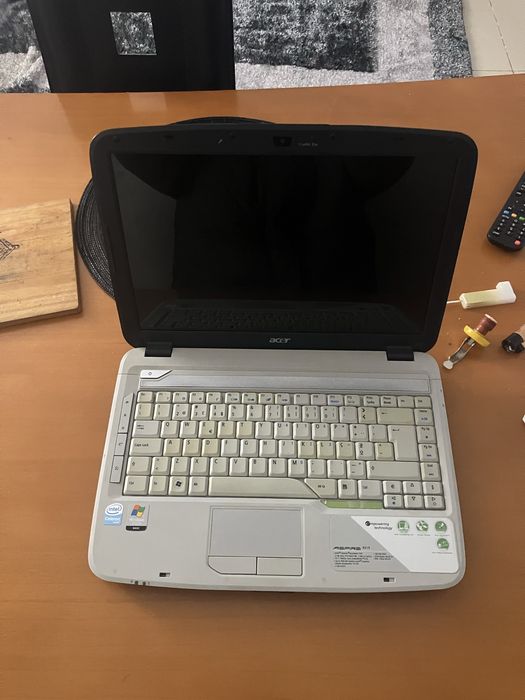 Portatil Acer antigo.