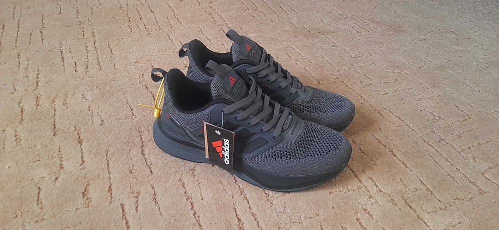Кросівки чоловічі Adidas, нові, р. 41 - 26 см