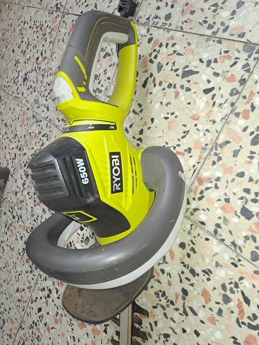Corta-sebes elétrico Ryobi 650W