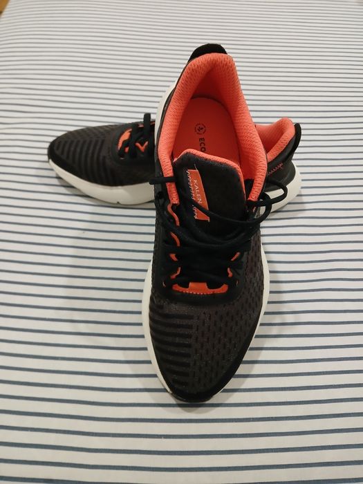 Sapatos esportivos  novos