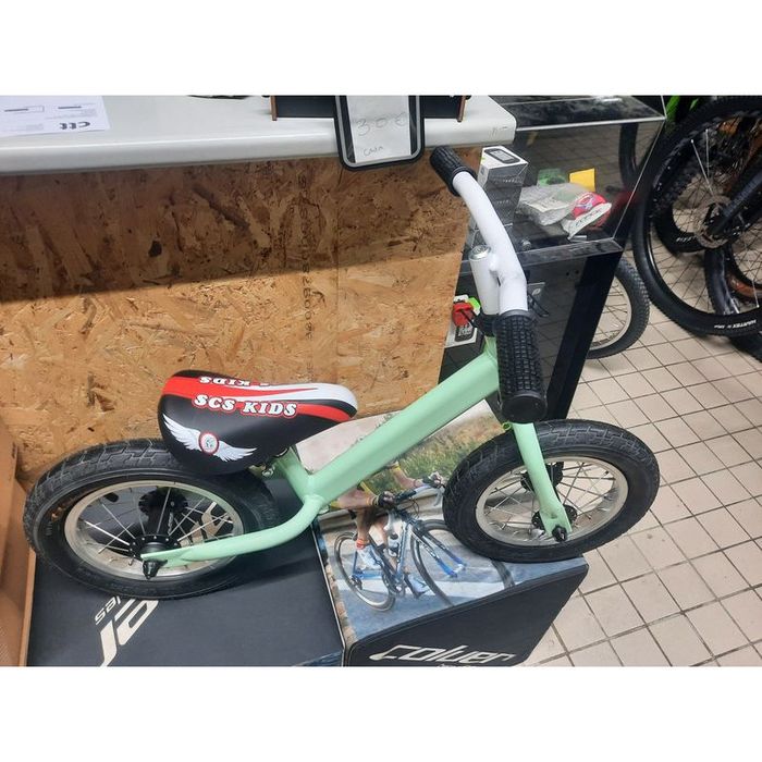 Bicicleta de crianca de equilibrio nova