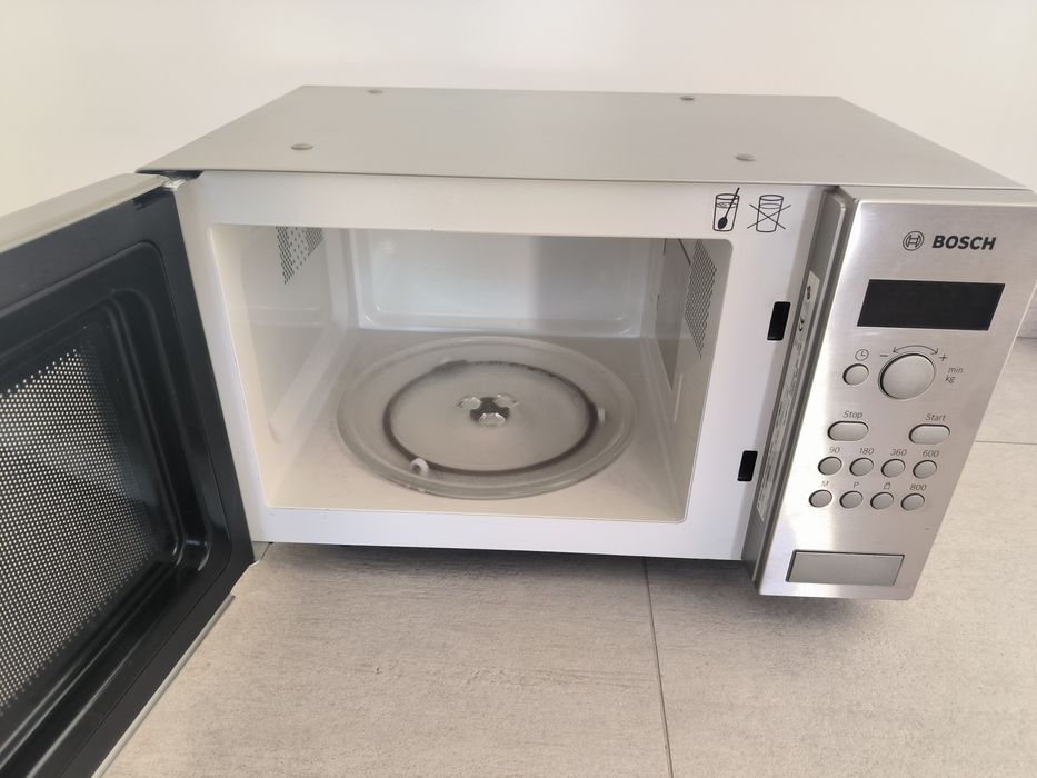 Mikrofala bosch hmt75m451