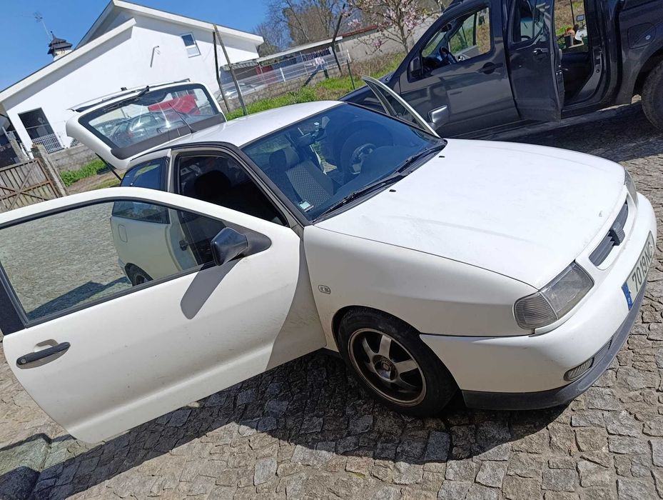 Seat Ibiza em bom estado para venda