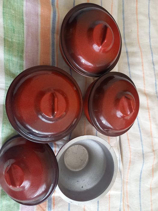 Продам червоні глечики