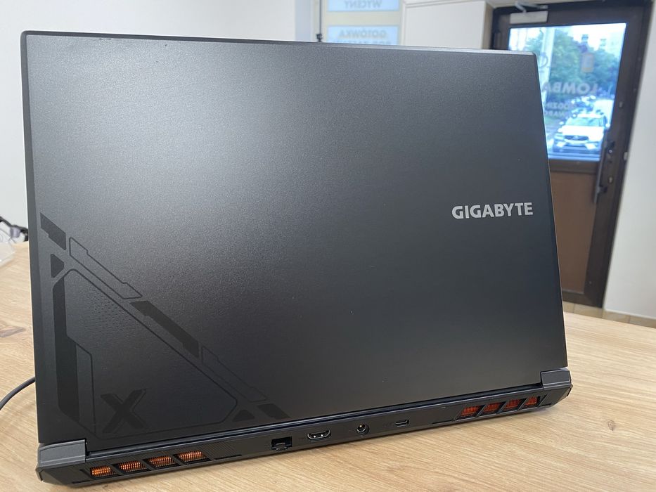 Laptop Gigabyte G6X 9KG od HaloGSM