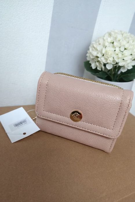 Pudrowy pojemny portfel