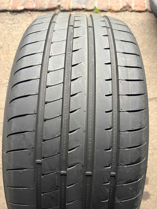 Opona Goodyear 225/40R19 demo
