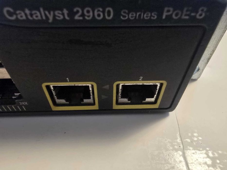 Switch Cisco C2960 24 Portas, 8 Portas PoE + 2 Gigabit Ports