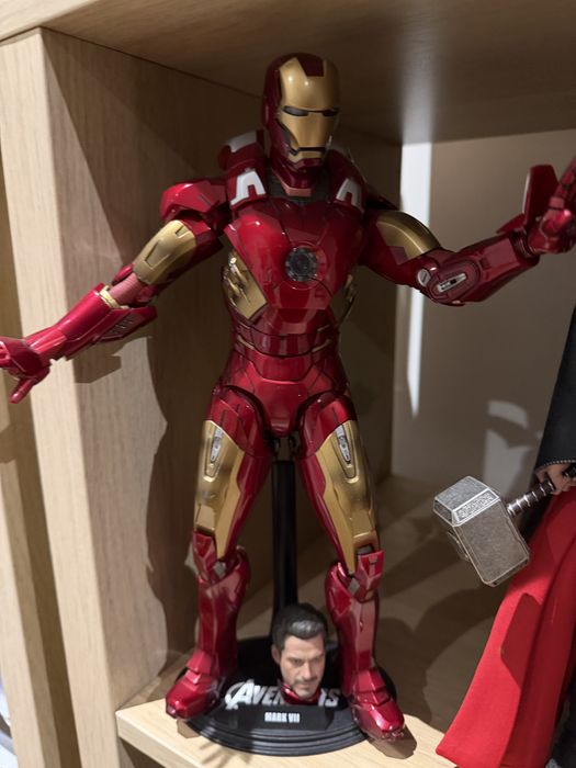Hot toys figura acao