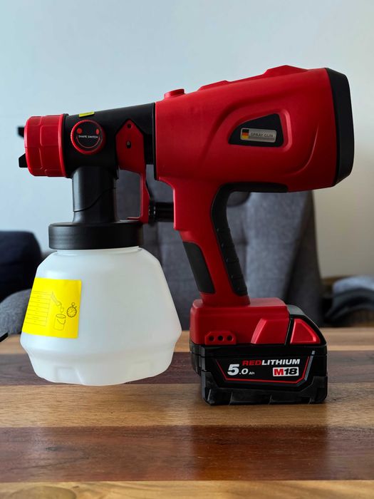 Zestaw pistolet + 4 dysze do malowania farbą pod BATERIE MILWAUKEE