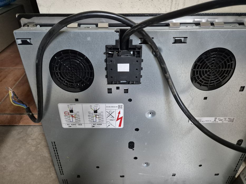 Płyta Indukcyjna Electrolux i zlew kamienny z kranem