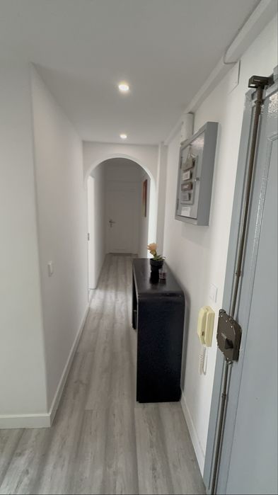 Quarto mobiliado clean para casal em São Brás Amadora
