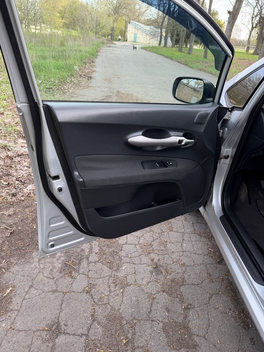 Тоyota Auris 2010 рік