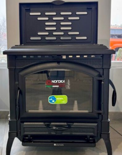 Salamandra Lenha Nordica & Extraflame Ferro Fundido para cozinhar.