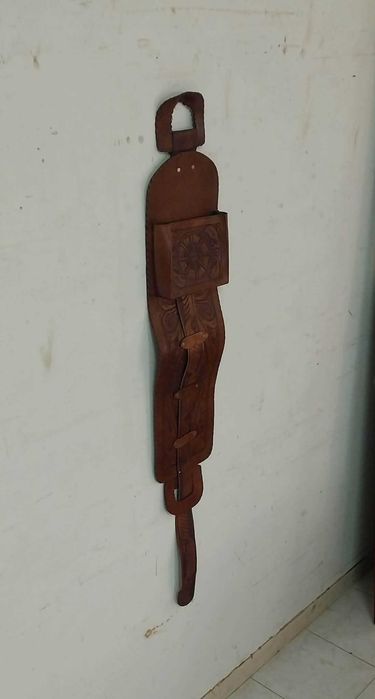 Antigo Coldre de Cinto de Couro com relevos "RESTAURADO"