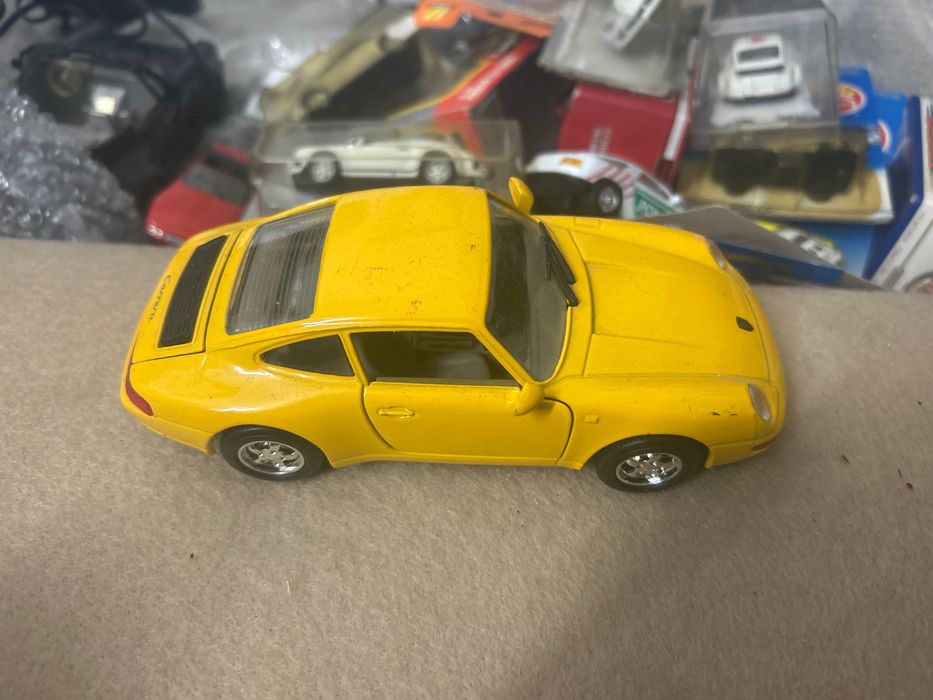 Porsche 911 993 welly 1:24