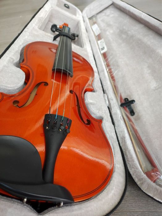 Скрипка (нова) 4/4 у футлярі