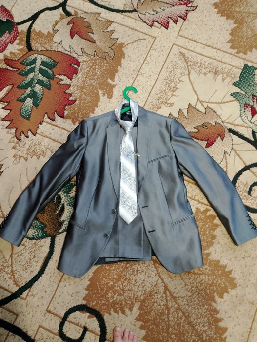 Костюм, костюм на випускний доглянутий. Розмір 48