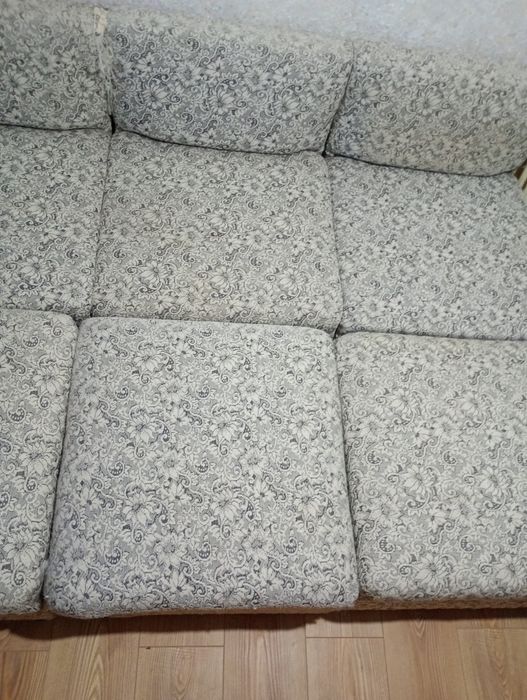 М'які меблі для вітальні, спальні прихожої