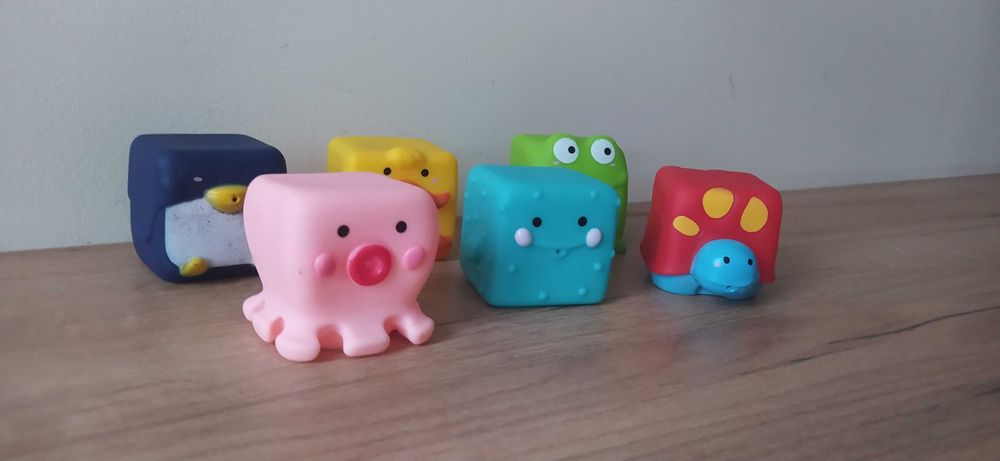 Zwierzątka gumowe kostki sensoryczne do kąpieli 12m+ Smiki Smyk