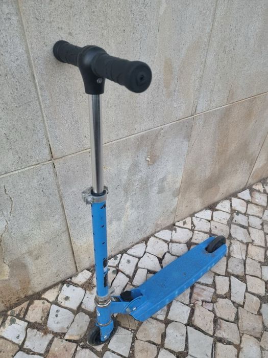 Trotinete Infantil Dobrável com Luz de Fundo – Excelente Estado!