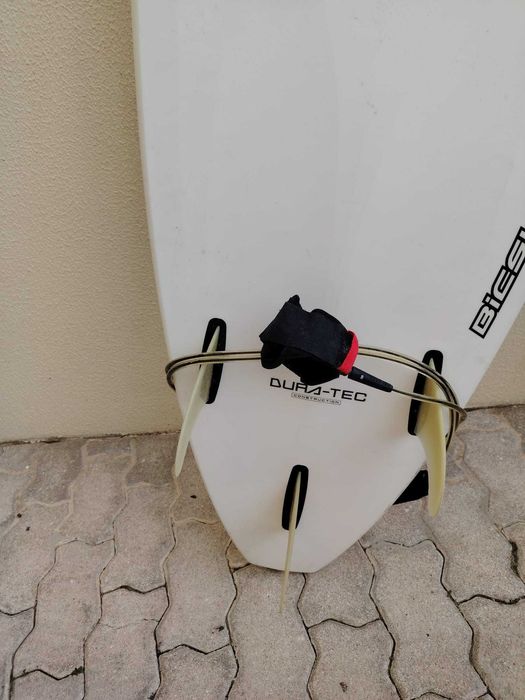 Kit Surf: Pracha Bic Malibu 7.3, quilhas, leash, cera, capa transporte e fato neopreno