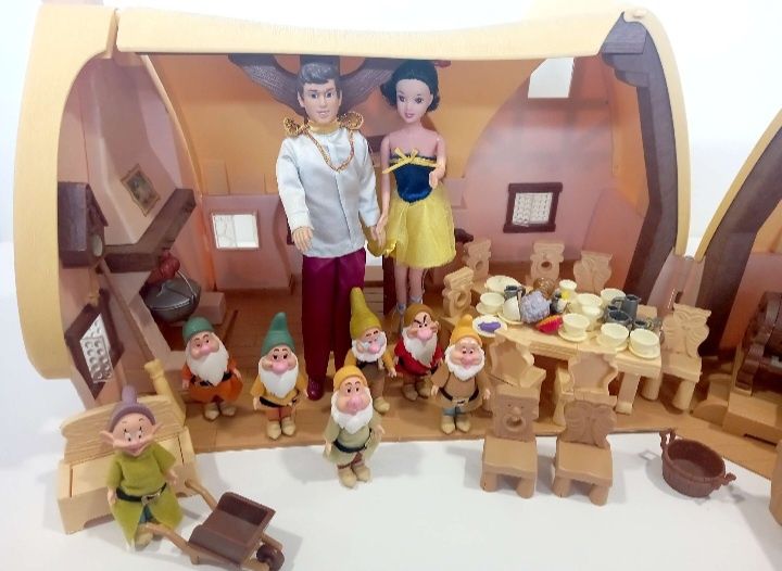 Casa Disney Branca de Neve e os 7 anões.