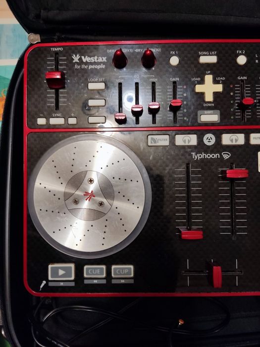 DJ контролер Vestax Typhoon