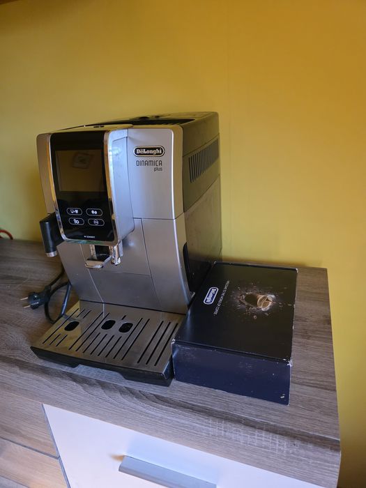Ekspres DeLonghi Dinamica Plus  Bluetooth