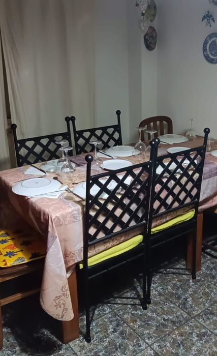 Cadeiras em ferro maciço feitas à mão