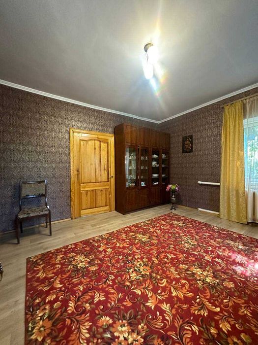 Продаж 1/2 частини будинку в с.Анисів з ремонтом та 7 сотками землі!