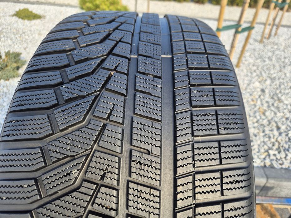 Hankook winter i'cept evo 2 Suv 295/35/23 108W rok 2025 7.5mm