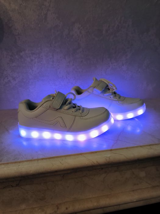 Дитячі кросівки з LED підсвіткою на USB р. 30 (устілка 18.5-19 см) Ідеальний стан