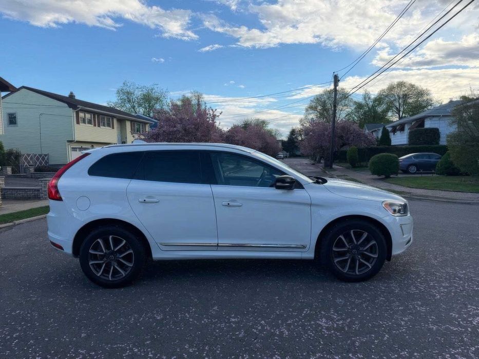 Volvo XC60      2016