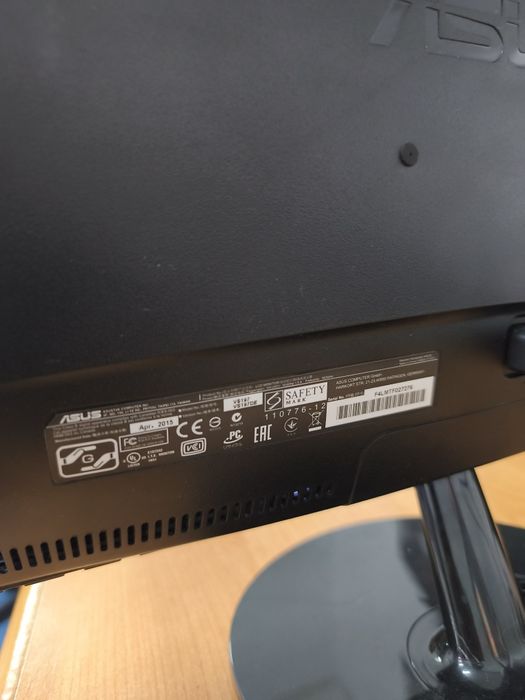 Ecrã ASUS 60hz, 18 polegadas,  VGA