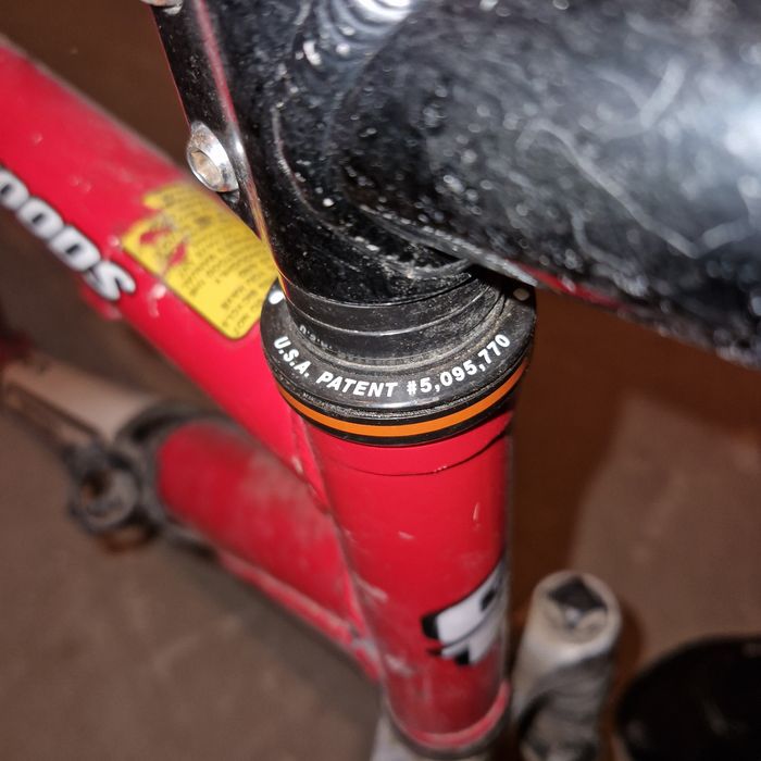 Rama rowerowa GT z amortyzatorem i kierownicą