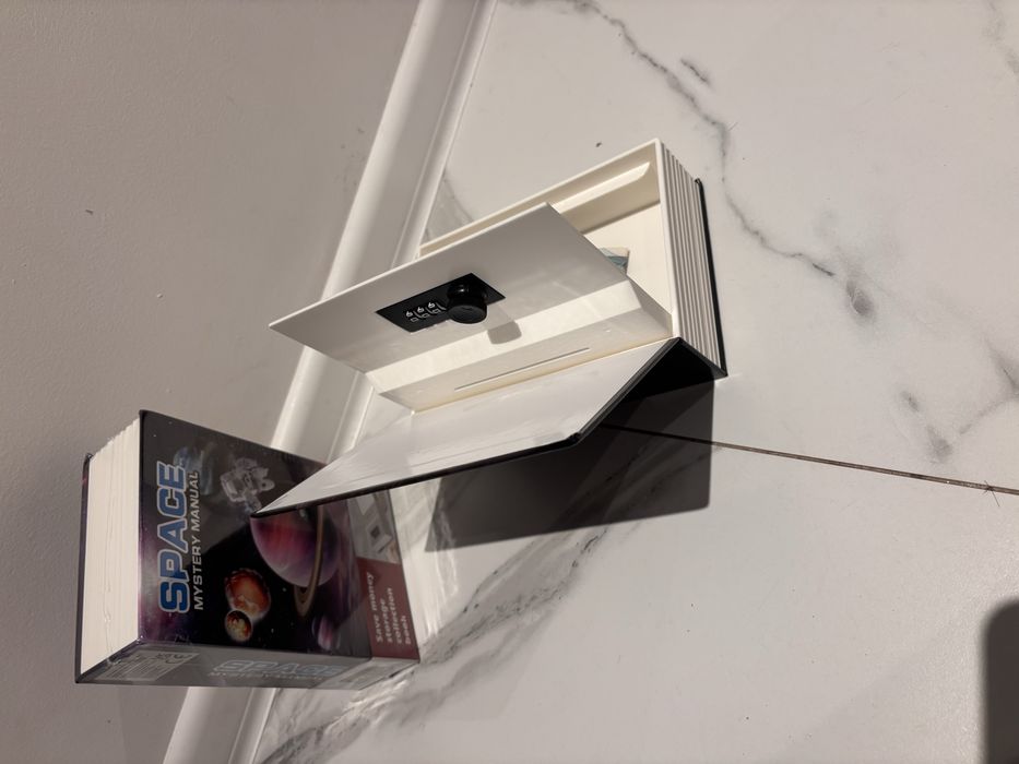 Skarbonka sejf w ksiazce