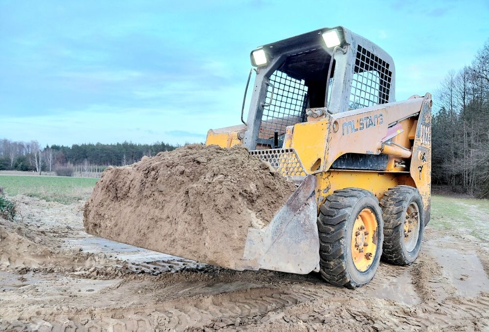 MUSTANG 2022 Miniładowarka Bobcat mini koparko ładowarka Cat 2000kg. 125cm.