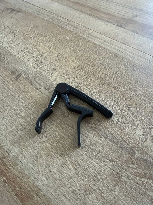 Capo de guitarra elétrica como novo