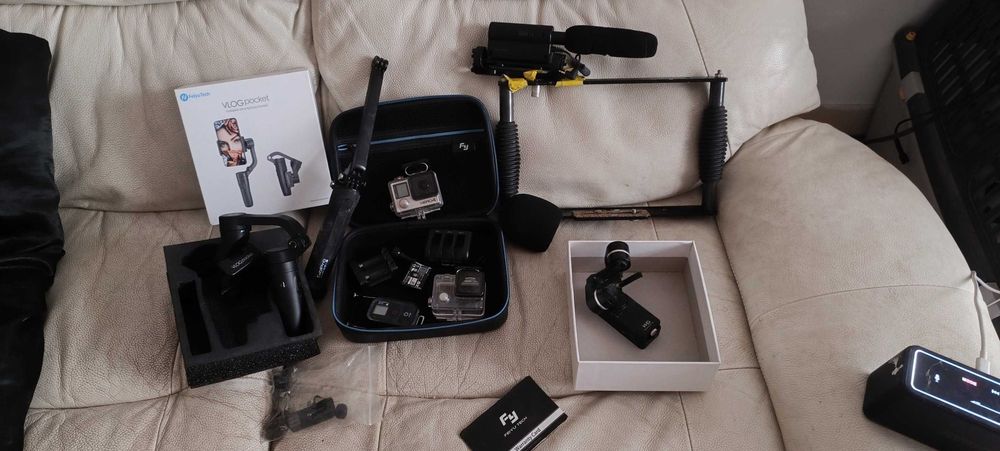 Conjunto de equipamento de filmagem. GoPro Hero 4 Plus, gimbals e acessórios