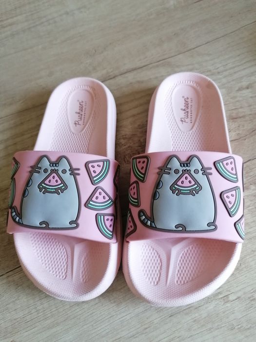 Klapki dziecięce dla dziewczynki Pusheen i pantofle r. 27/28