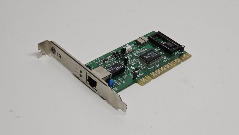 Stara karta sieciowa LG LAN retro PC gaming Windows 98 komputer