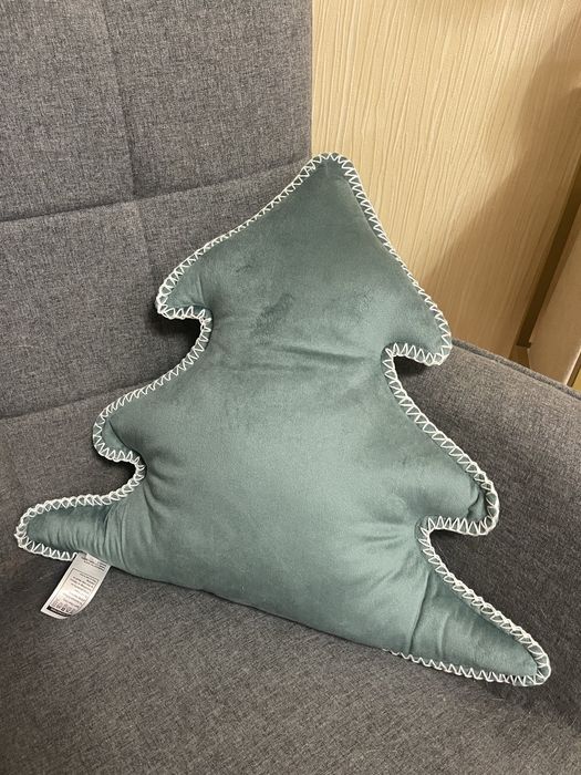 Подушка декоративна у новорічному дизайні від Стейсі Соломон